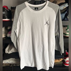Jordan 3/4 sleeves size Large